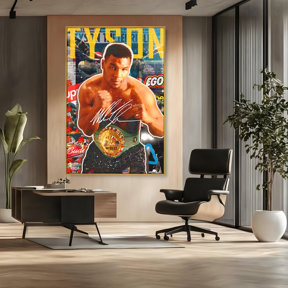Tablou canvas cu tablou canvas cu boxerul mike tyson, in rama de aluminiu auriu, pe perete intr-un birou